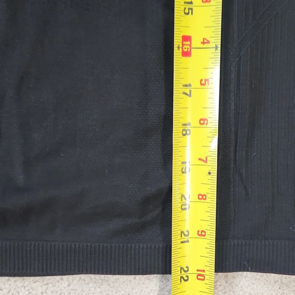Fitted Athleisure Long Sleeve Crew Neck Black Top - Large NWT